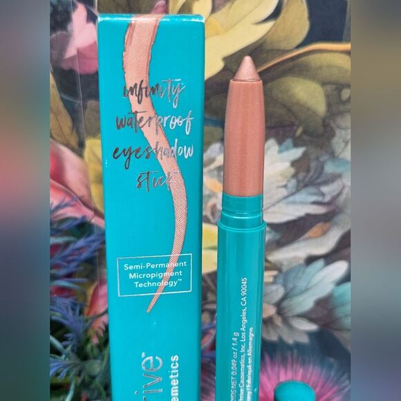 Thrive Infinity Waterproof Eyeshadow Stick - Nikki Blush Gold Shimmer NEW - Picture 3 of 10